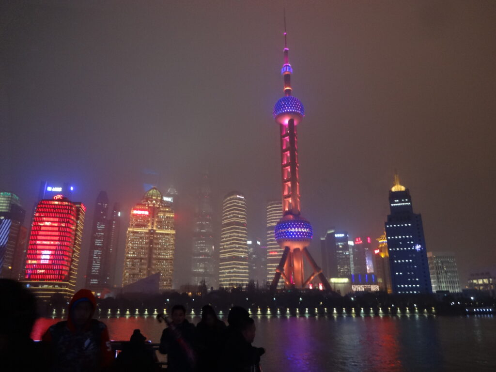 浦東のビル群の夜景