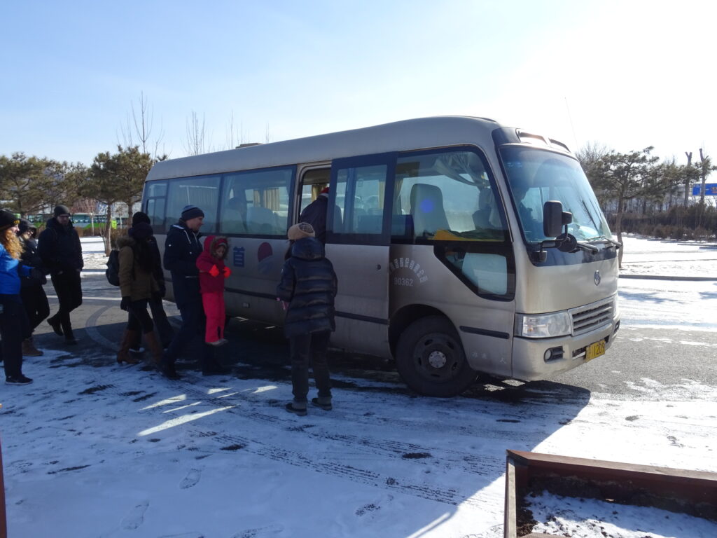 万里の長城のツアーバス