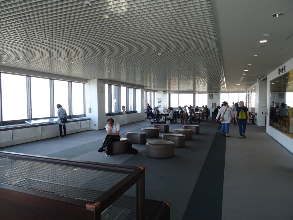 堺市役所高層館展望ロビーフロア内の様子