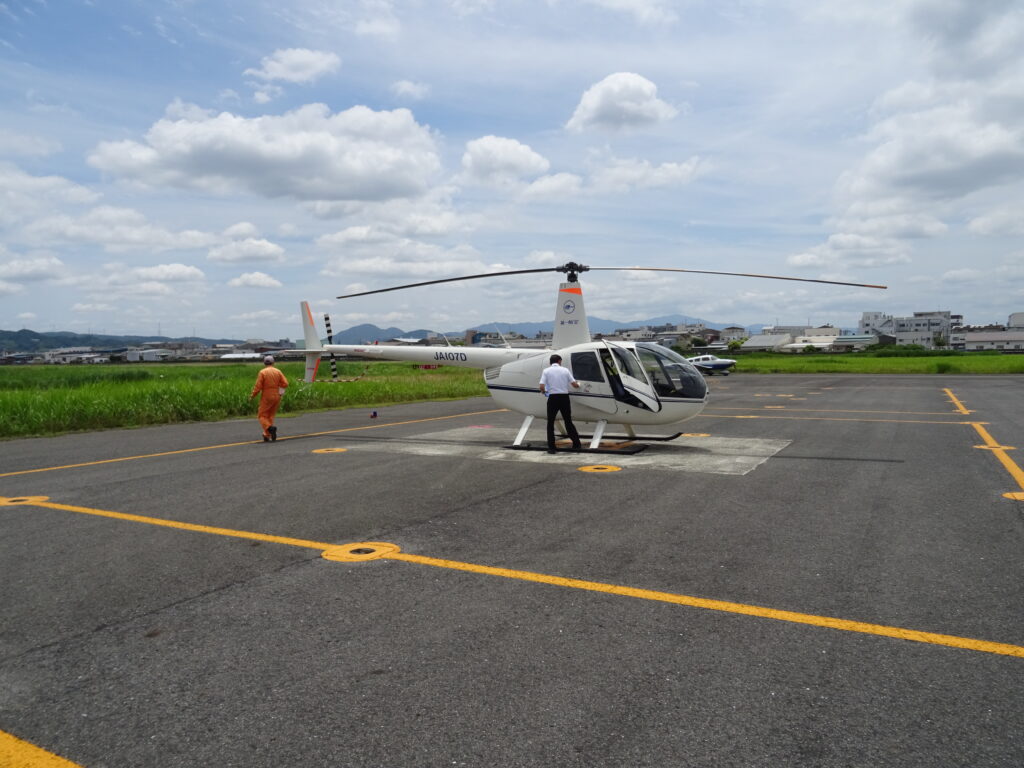 駐機中のヘリコプター