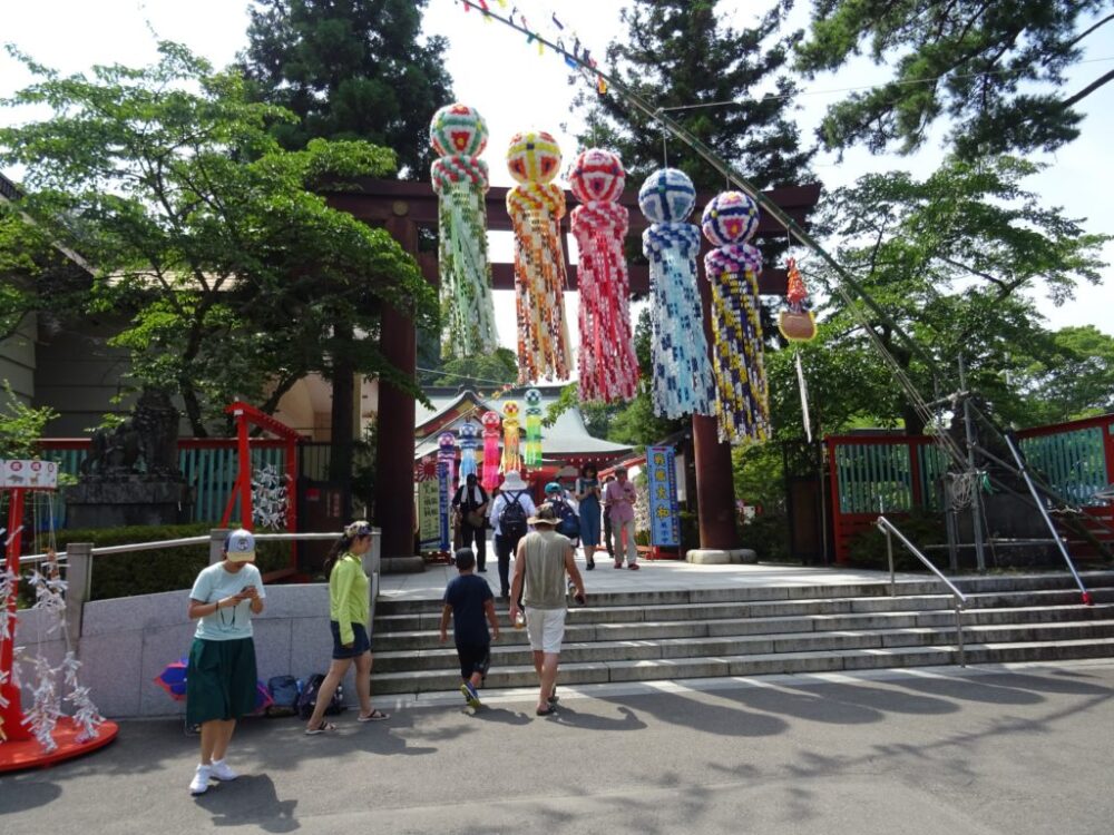 宮城県護国神社前の笹飾り