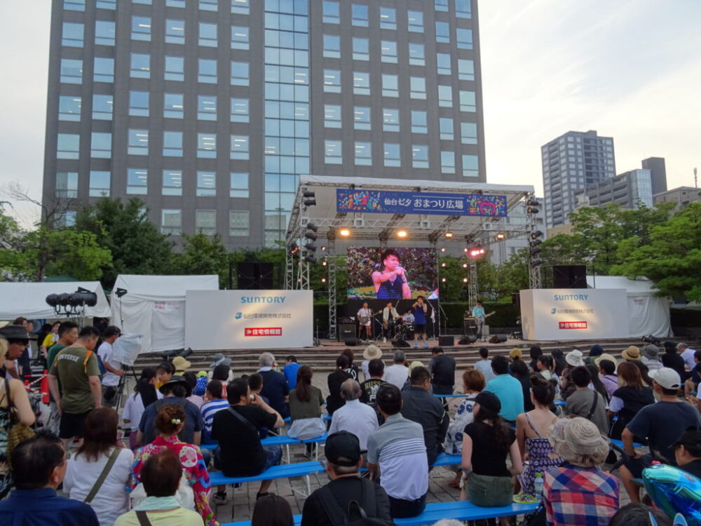 勾当台公園のステージ