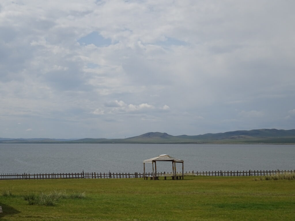 ウギー湖