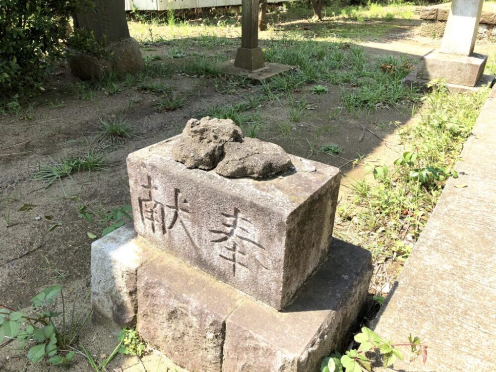 東峰神社の狛犬２