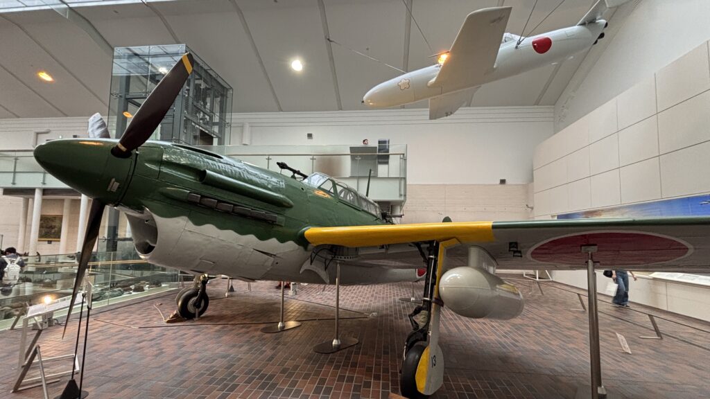 大型展示室の彗星と桜花