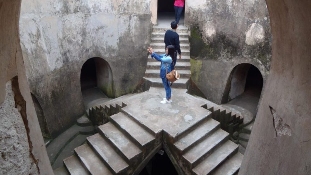 タマン・サリ地下通路その1