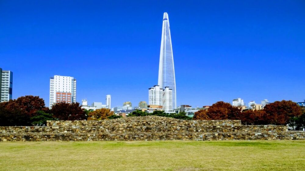 石村洞古墳群とロッテタワー