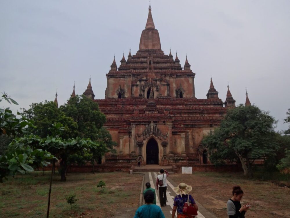 バガンの寺院その１