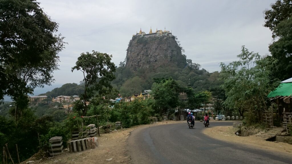 ミャンマー「ポッパ山」の基本情報と行き方・便利なツアー