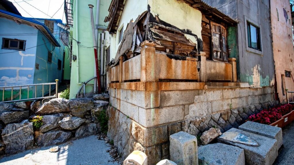 峨嵋洞碑石文化村の日本人墓地の痕跡