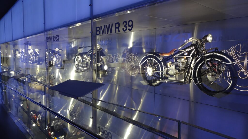 オートバイの展示スペース