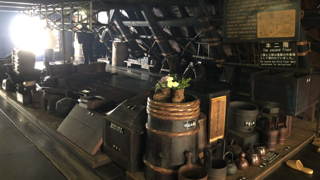 歴史的背景と雰囲気の決定的な違い