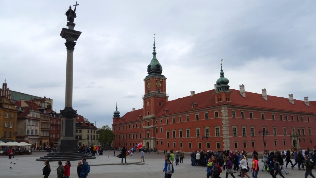 必見のワルシャワ王宮とカナレットの間の絵画