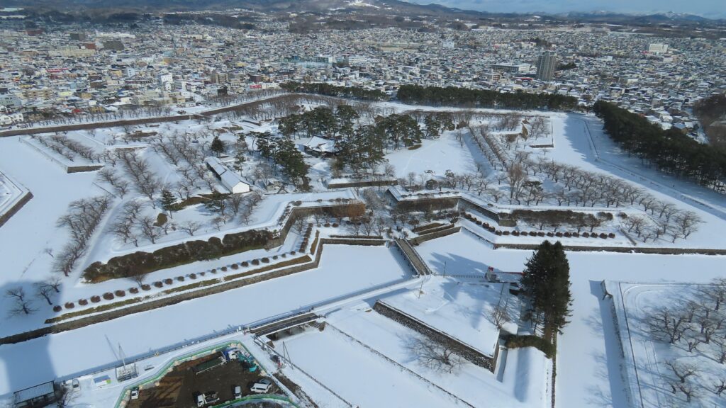 五稜郭タワーから見た雪の五稜郭