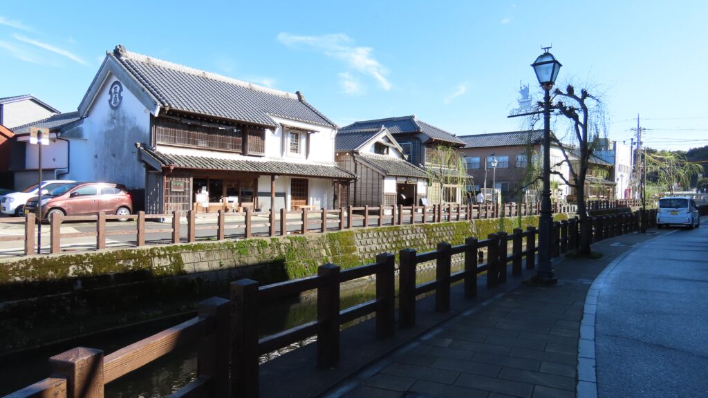 佐原の川沿いにある古い町並み
